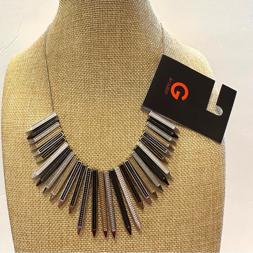 NWT Guess Necklace collar statement flat lay w/ Tri-color spikes, silver chain